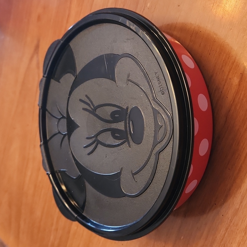 Tupperware Minnie Mouse snack/ cereal container with lid